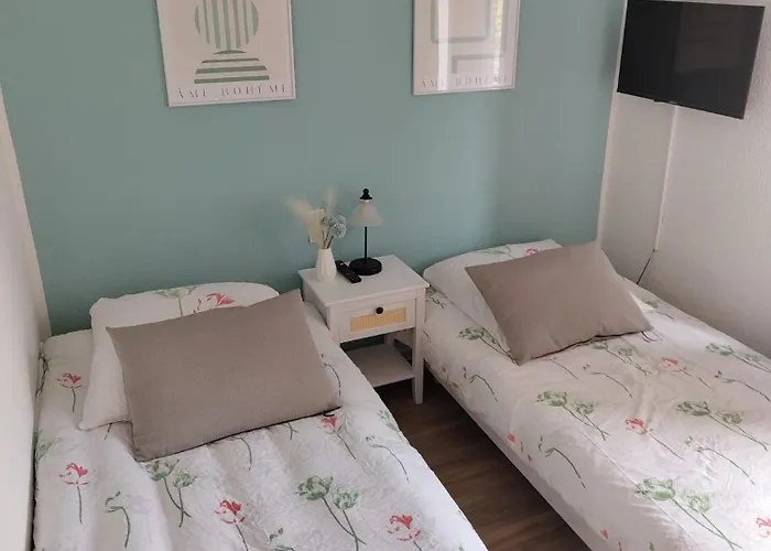 - 게스트하우스 *